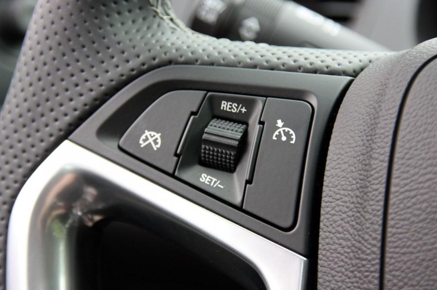  Buick Regal GS 2012 года  (фото 24 из 90)